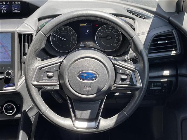 こちらはハンドルの写真です。中古車なので、若干の使用感はありますが、破損、不具合等はありません。弊社はユーザー様から買取した車両を、一台一台チェックして問題のない車両を掲載しております。ご安心ください