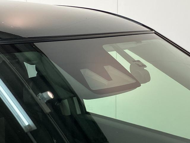 品質へのこだわり！フロアマットやシートなど車内をキレイに清掃し、ニオイや汚れなどを徹底的にクリーニングしてもらっております。室内はピカピカです☆