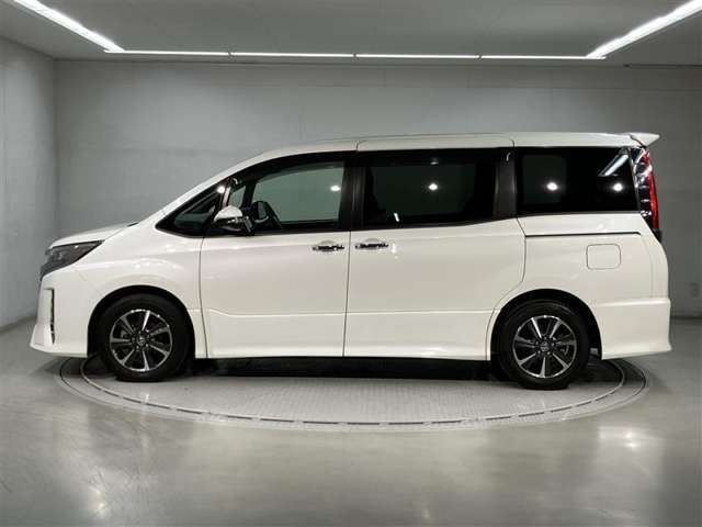 ご購入して頂いた車両は、ご納車前に、しっかり点検・整備してからの、ご納車になります。点検箇所は、エンジンオイル交換・ワイパーゴム・ブレーキ点検・調整・その他を確認のうえ、ご納車いたします。