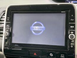 【純正ナビ】人気の純正ナビを装備しております。ナビの使いやすさはもちろん、オーディオ機能も充実！キャンプや旅行はもちろん、通勤や買い物など普段のドライブも楽しくなるはず♪