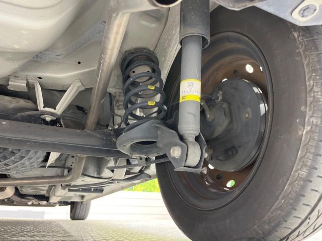 お車を安心してお乗りいただく為には、足回りの定期点検が欠かせません。サービスサポート（有償保証）では無料点検もご提供しており、安心のカーライフをお過ごしいただけるサポート体制が整っています。