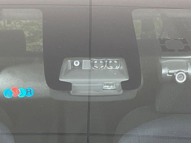 【トヨタセーフティセンス】走行中に前方の車両等を認識し、衝突しそうな時は警報とブレーキで衝突回避と被害軽減をアシスト。より安全にドライブをお楽しみいただけます。