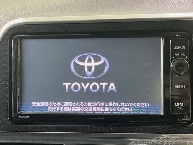 【純正ナビ】人気の純正ナビを装備しております。ナビの使いやすさはもちろん、オーディオ機能も充実！キャンプや旅行はもちろん、通勤や買い物など普段のドライブも楽しくなるはず♪