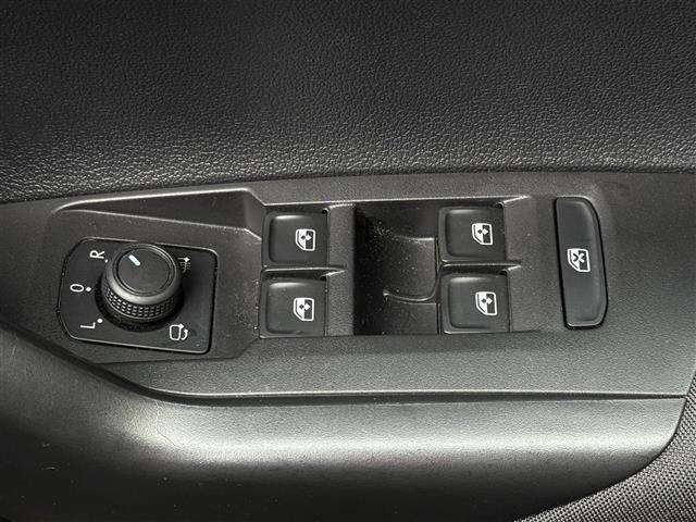 ◆【パワーウインドウ】運転席のスイッチで、各席の窓ガラスの開閉ができます！あると便利ですよね！