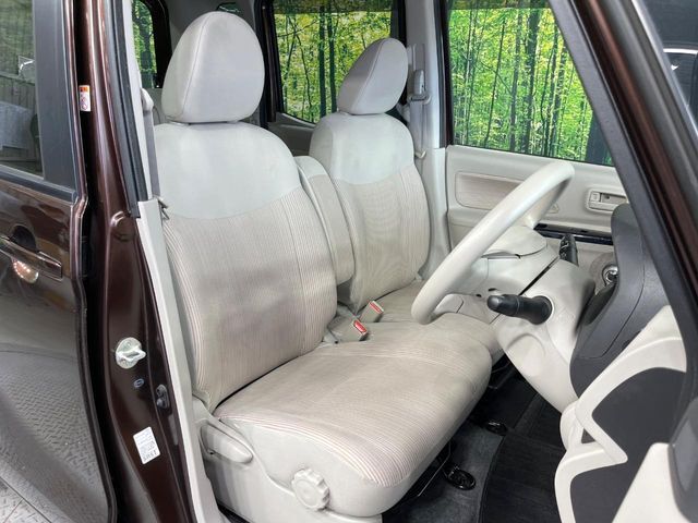 運転席シート廻りは使用感も少なく、良好な状態となっています。丁寧に使われていたことがよくわかりますね。