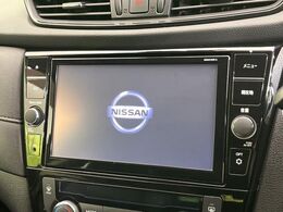 【メーカー純正ナビ】インテリアに溶け込むスタイリッシュな「専用設計」メーカーナビを装備♪視認性や操作性など基本性能にも優れ、より上質なカーライフをお楽しみいただけます。