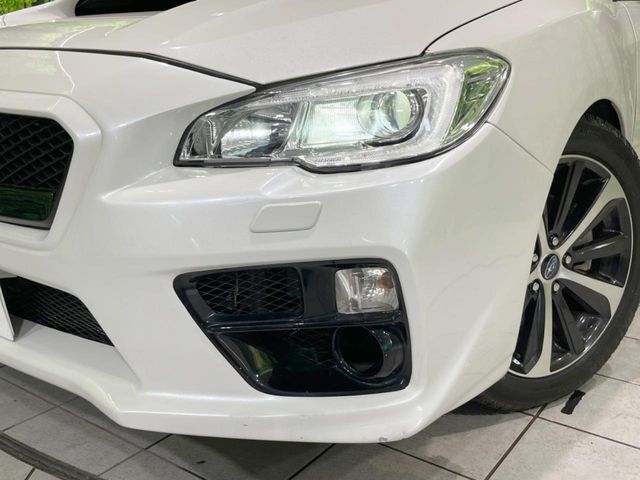 【LEDヘッドライト】悪天候や夜間走行時も良好な視界を確保し安心して運転できる高輝度LEDヘッドライトを装備！点灯速度が早く、消費電力も抑えられています。