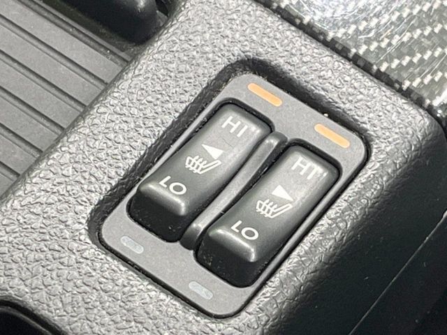 【シートヒーター】寒い日に重宝するシートヒーター！エアコンより早く温まってくれるので寒がりの人も安心ですね♪エアコンの温風は乾燥するから苦手、という方にもをおすすめです。
