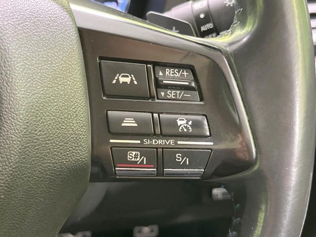 【全車速追従機能付クルーズコントロール】高速道路での長距離走行が楽に！！自動で速度を保つクルーズコントロールが、衝突軽減システムと連携し、前方の車両を感知して車間を保つように速度調節してくれます！！