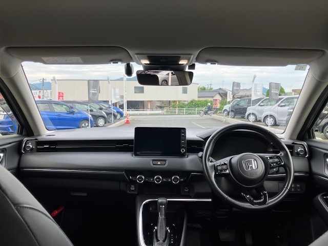 速度と車間距離を設定すると、自動で加減速を行い走行致します。高速道路で活躍間違いなし♪