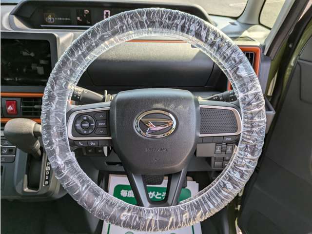 ☆ステアリングホイール☆手にしっくりくる握り心地で滑りにくく運転も快適です！