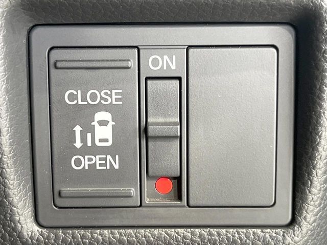 【パワースライドドア】スマートキーや運転席のスイッチでスライドドアの開閉が可能♪電動だから力を入れてドアを開ける必要が無く、小さいお子様でも、重い荷物を持っている時もラクに開け閉めできます♪