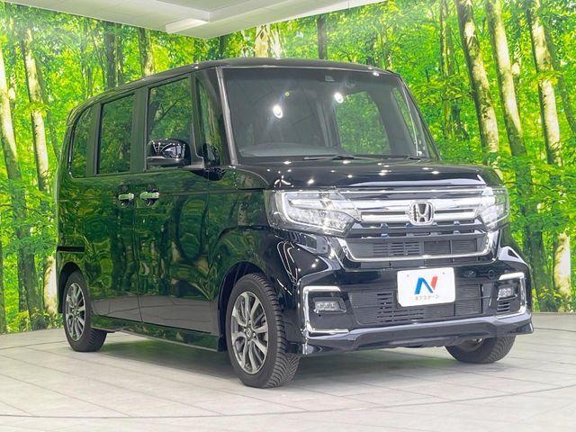 高透明度のガラス皮膜で撥水はもちろん、上質なツヤ・光沢を実現。紫外線や酸性雨から大切な愛車を保護し、色あせ・劣化を防止。「弾スプラッシュコート」、「弾プリミッサコート」からお選びいただけます。