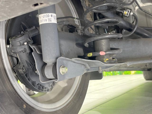 お車を安心してお乗りいただく為には、足回りの定期点検が欠かせません。サービスサポート（有償保証）では無料点検もご提供しており、安心のカーライフをお過ごしいただけるサポート体制が整っています。