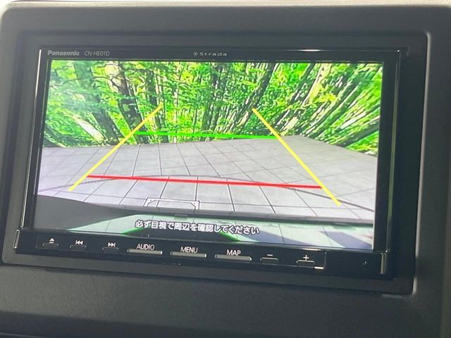 【バックカメラ】駐車時に後方がリアルタイム映像で確認できます。大型商業施設や立体駐車場での駐車時や、夜間のバック時に大活躍！運転スキルに関わらず、今や必須となった装備のひとつです！