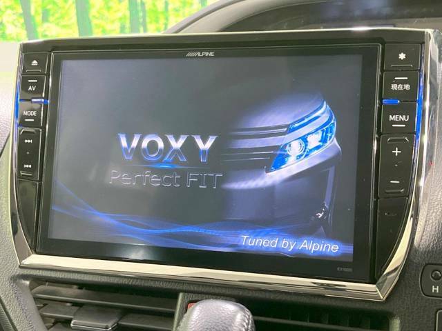 【BIG-X10インチナビ】人気の大画面BIG-Xナビを装備。専用設計で車内の雰囲気にマッチ！ナビ利用時のマップ表示は見やすく、テレビやDVDは臨場感がアップ！いつものドライブがグッと楽しくなります♪