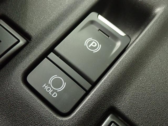 電動パーキングブレーキを採用。シフト操作やアクセルと連動してブレーキが作動/解除されるため　発進がスムーズ♪