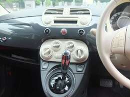 クラットペダルを排除した5速手動変速のマニュアルモードと、自動変速のオートマチックモードと2つの走行モードが選べます。AT限定免許でも運転可能です。