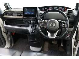 JF3系、ホンダのN-BOX、前期型が入荷しました！！レギュラー走行のお車です。車両重量930kg・JC08モード燃費は25.0km/L・直列3気筒ターボエンジン・64馬力のお車です（※カタログ参照）