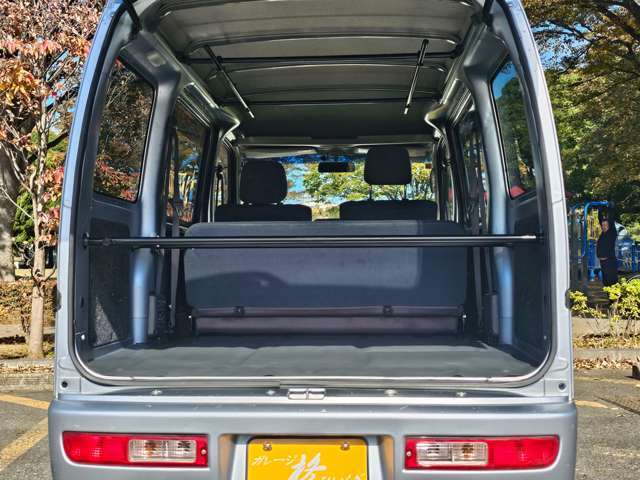 荷室もクリーニング済！リアシートを倒せば荷室は広々ご利用できます！