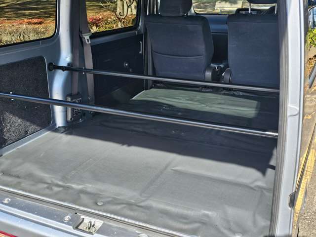 突っ張り棒となりますので取り外しも可能です。