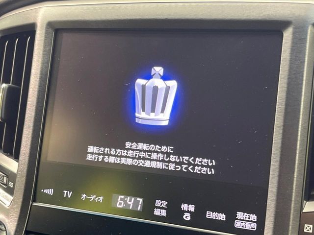 【純正ナビ】人気の純正ナビを装備しております。ナビの使いやすさはもちろん、オーディオ機能も充実！キャンプや旅行はもちろん、通勤や買い物など普段のドライブも楽しくなるはず♪