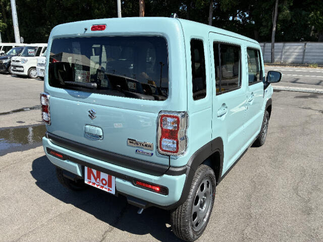 後席を倒すことで、荷室を広くしたり、車中泊ができる空間にしたりと、様々なシーンに対応可能。