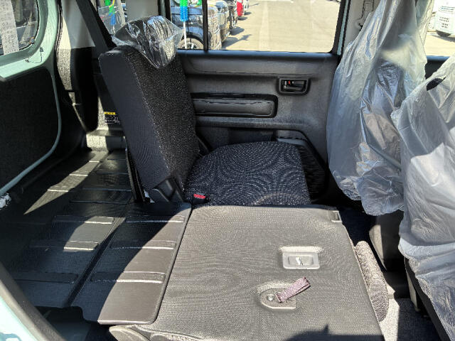 汚れをふき取りやすい素材が使われており、アウトドア用品なども気兼ねなく積載できる。