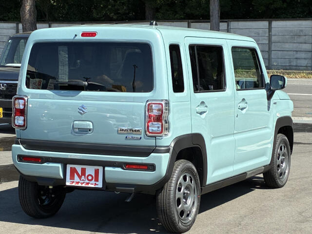 最小回転半径が小さく、狭い道や駐車場での取り回しが良い。