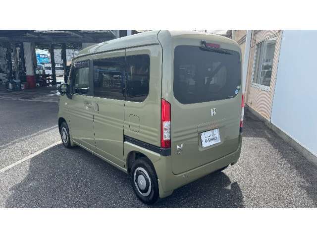 運転にゆとりを生む見晴らしの良さ。広いフロントガラスから見えるその視界の良さは乗っている人にしか分からない。安全性も重視しつつ、視界の良さを向上させる事で快適なドライブの時間にします。