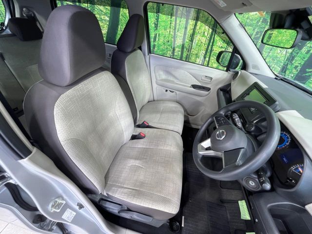 運転席シート廻りは使用感も少なく、良好な状態となっています。丁寧に使われていたことがよくわかりますね。