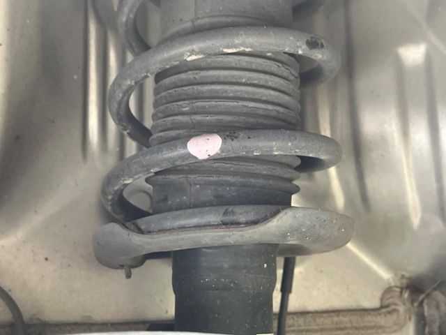 お車を安心してお乗りいただく為には、足回りの定期点検が欠かせません。サービスサポート（有償保証）では無料点検もご提供しており、安心のカーライフをお過ごしいただけるサポート体制が整っています。