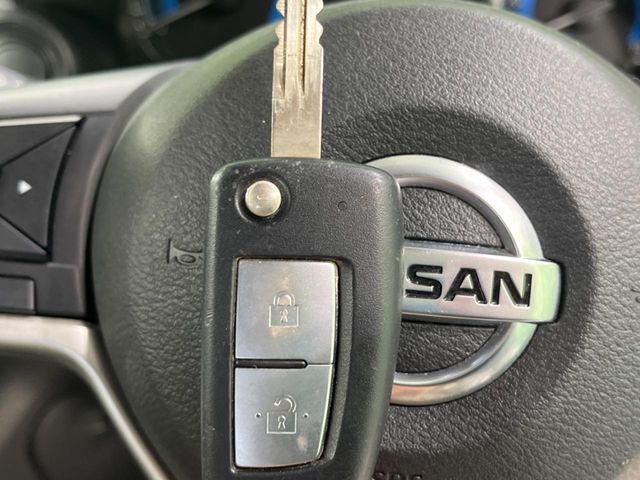 【キーレス】少し離れた場所からでもボタン一つでドアの開錠・施錠ができるのでとっても便利！ドアの鍵穴周りに傷をつけることもありません♪