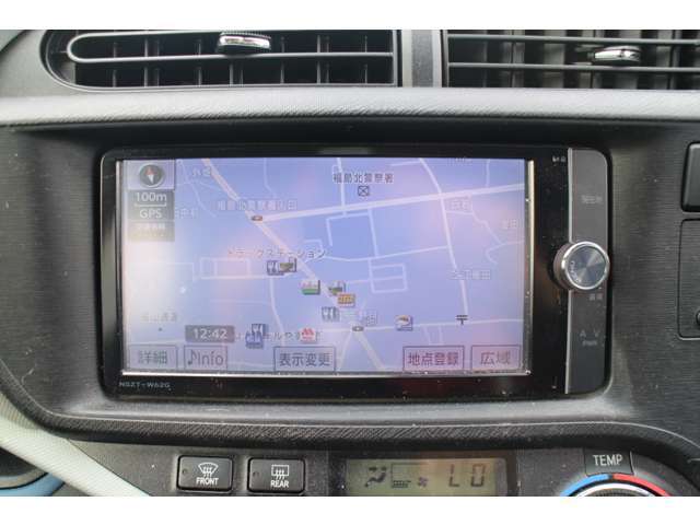 純正ナビです！純正ならではのピッタリと収まった感じが、より一層スタイリッシュな雰囲気を演出してくれます。