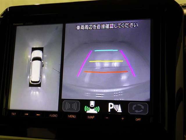 バックモニターも装備しております。バックギアに入れるとナビ画面に車の後方が映し出されます。これで後方確認も安心！