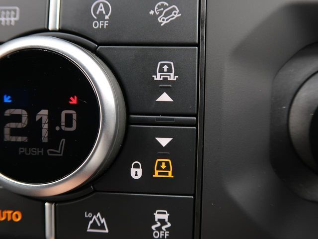 【電子制御エアサスペンション】搭載！最新のクロスリンクサスペンションによってドライビング性能がさらに進化しました。日常のオンロードから、困難を極めるオフロードまで幅広い路面環境に対応します。