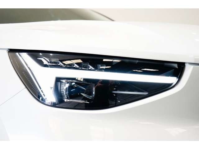 当店では、ご納車前までには年数・距離に関係なく全車室内クリーニングを専門業者に依頼して行っており、オプションでエアコン洗浄などもご用意がございますので、どうぞご安心下さいませ。