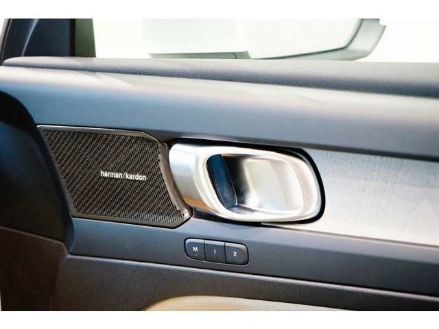 御納車前に、スウェーデンのボルボ・カー・コーポレーションと同等のトレーニングを積んだ専属のテクニシャンが、Volvo Selektチェック項目点検整備を実施いたします。ボルボ・カー東住吉：0078-6002-727268