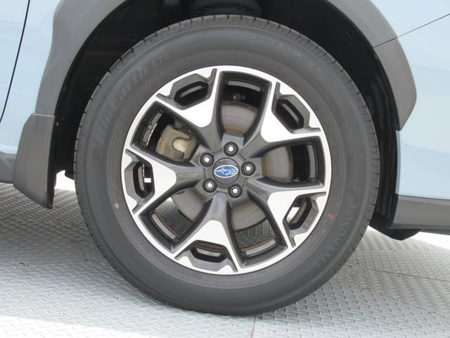 純正17インチアルミホイール。 タイヤサイズは225/60R17。
