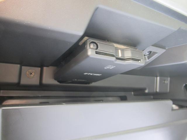 グローブBOX内にナビ連動ETC(2.0)を装着しています。
