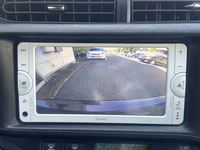 ☆★Bカメラつき☆★狭い場所の駐車も、駐車が苦手な方も！後ろの距離や幅が確認できるととても楽です！
