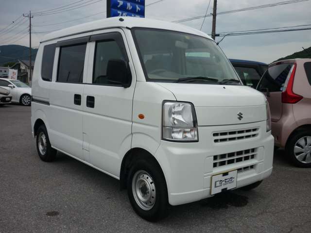 当社ではご成約車輌に対して全車内装、外装クリーニングを行っております。ご納車時にはお客様に清潔、きれいな状態でお乗り頂きたいと考えております。