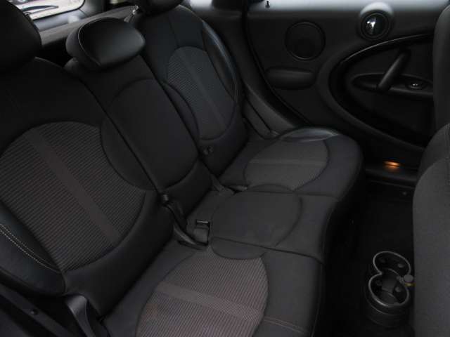 リアシートの状態もとっても良好です♪