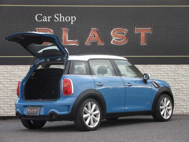 使い勝手の良い5人乗りのミニクロスオーバーです♪