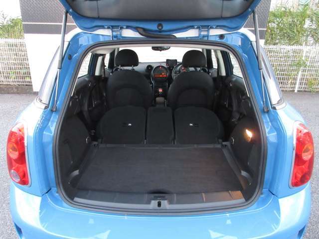 多彩なシートアレンジ☆大きな荷物もOKです！！