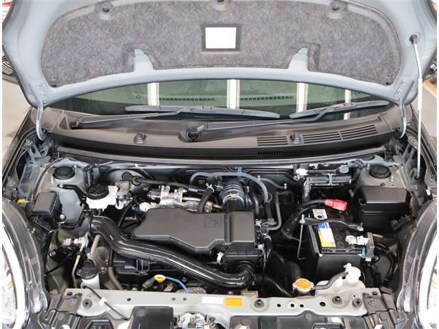 エンジンルームもクリーニング済みです。きれいにしているとトラブルの早期発見が出来ますね！