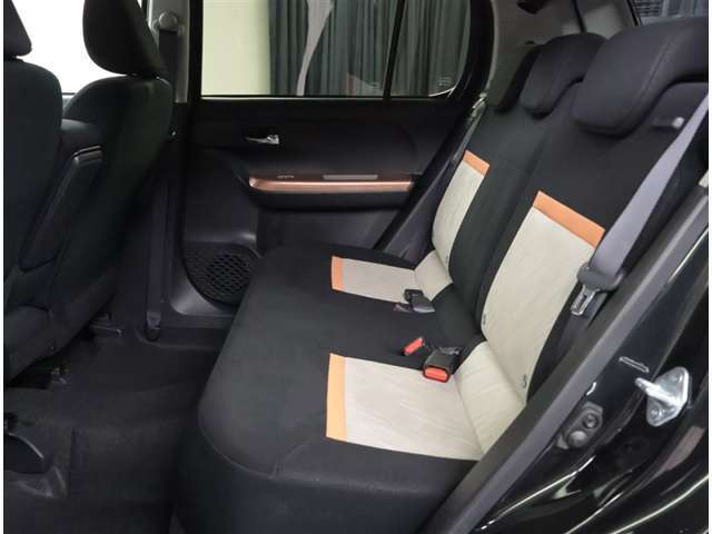 リアシートは可倒式になっていますので、長いお荷物も収納できます！！