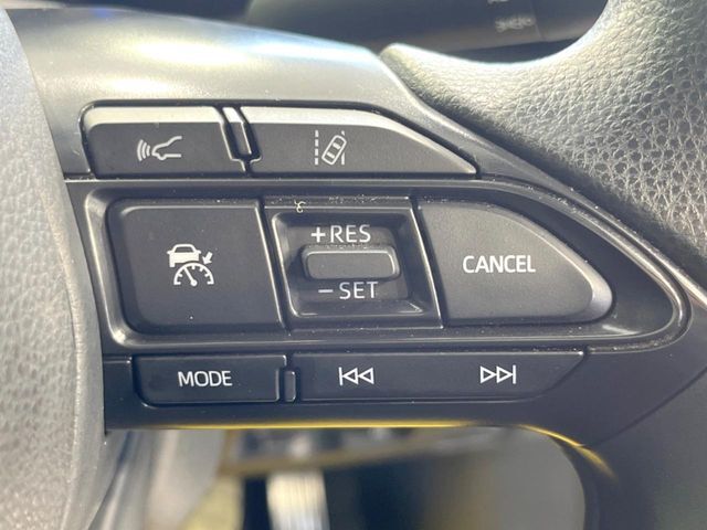 【レーダークルーズコントロール】高速道路での長距離走行が楽に！！自動で速度を保つクルーズコントロールが、衝突軽減システムと連携し、前方の車両を感知して車間を保つように速度調節してくれます！！