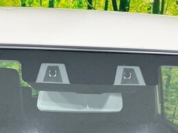 【スズキ　セーフティサポート】走行中に前方の車両等を認識し、衝突しそうな時は警報とブレーキで衝突回避と被害軽減をアシスト。より安全にドライブをお楽しみいただけます。