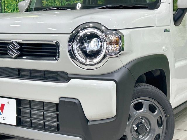 【LEDヘッドライト】悪天候や夜間走行時も良好な視界を確保し安心して運転できる高輝度LEDヘッドライトを装備！点灯速度が早く、消費電力も抑えられています。